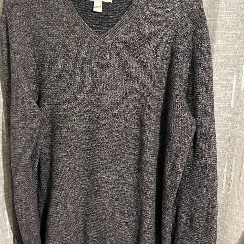Men’s V neck pullover sweater - Picture 2 of 3